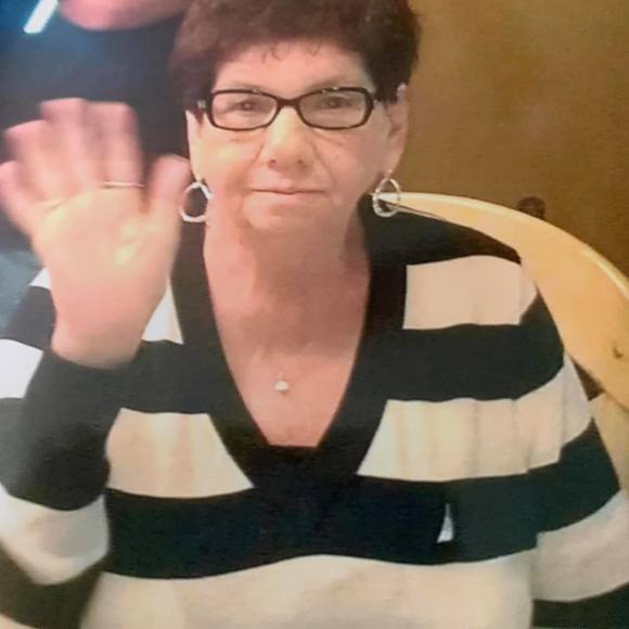 Profile Picture of Debra Bates (@debra43) on Poshmark