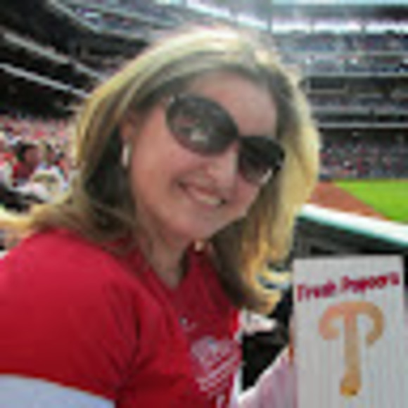 Profile Picture of Colleen Arnold (@collicakes21) on Poshmark