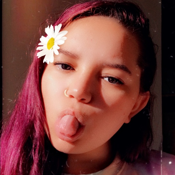 Profile Picture of Alyssa Peralez (@alyssa_peralez) on Poshmark