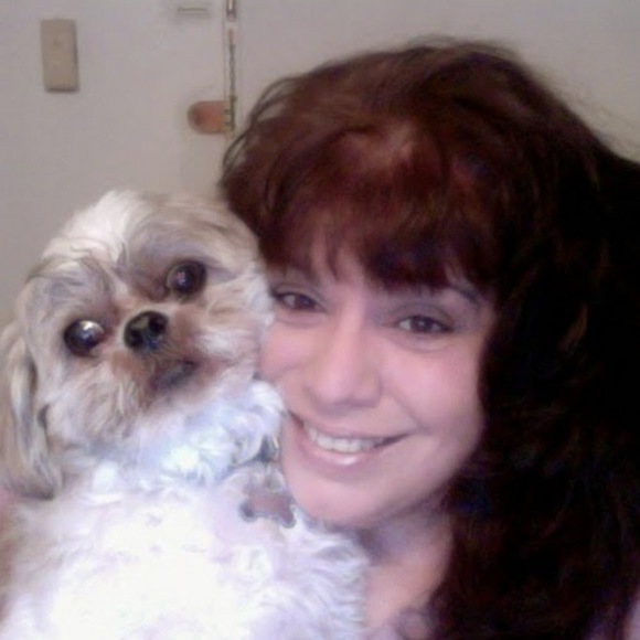 Profile Picture of Susan Scudere (@sophie154) on Poshmark