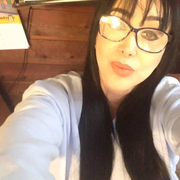 Profile Picture of Diana Dozal (@approvedas) on Poshmark