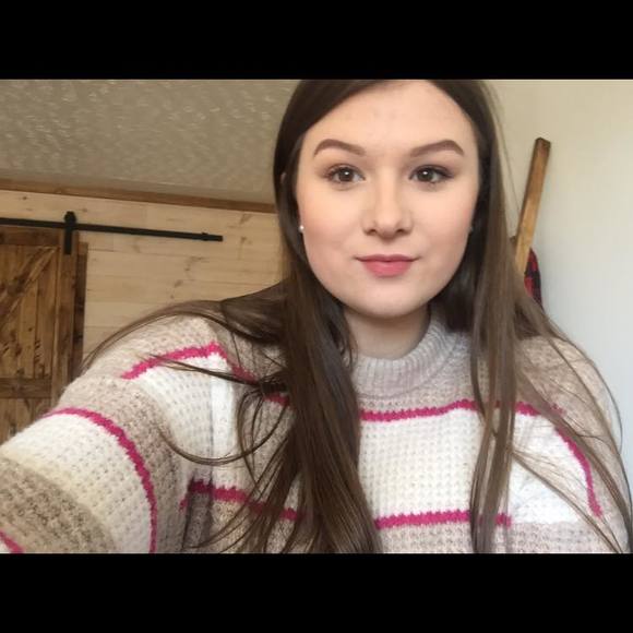 Renee Herbert - Poshmark Profile Picture of Renee Herbert (@reneeherb) on Poshmark