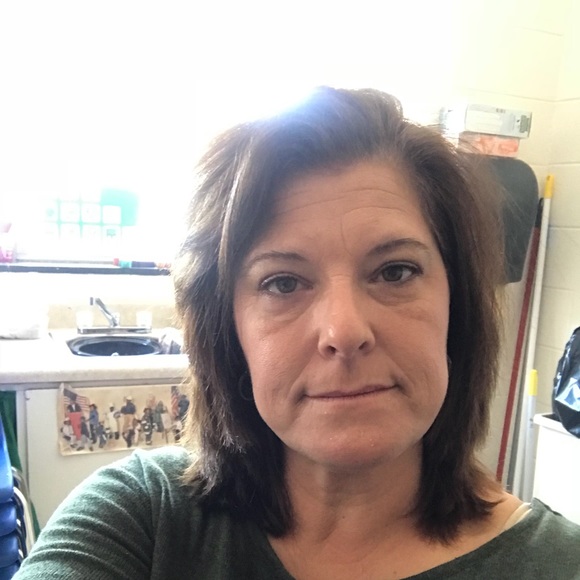 Profile Picture of Tara Brylewski (@tbrylewski) on Poshmark