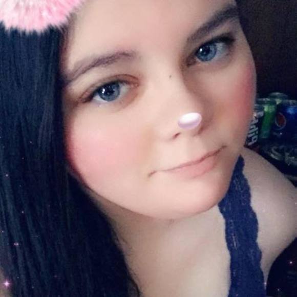 Profile Picture of Emily Barron (@xxemoemily14xx) on Poshmark