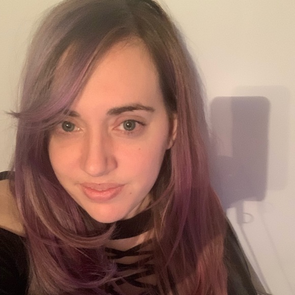 Profile Picture of Lisa Cucciniello (@lisamichellec13) on Poshmark