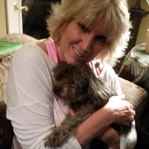 Profile Picture of Debbie Capps (@debbiecapps) on Poshmark