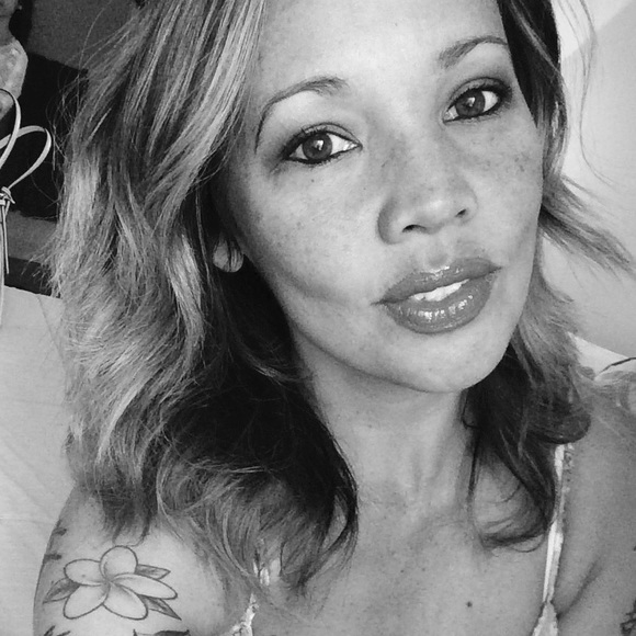 Profile Picture of Melanie Tossey (@mtossey) on Poshmark