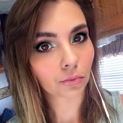 Profile Picture of Stephanie Wilkey (@stephandderek) on Twitter