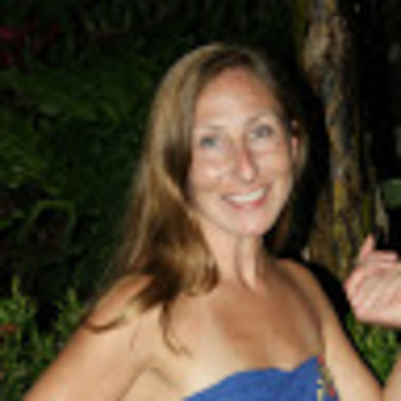 Profile Picture of Rachel Gulyas (@rachelgulyas) on Poshmark