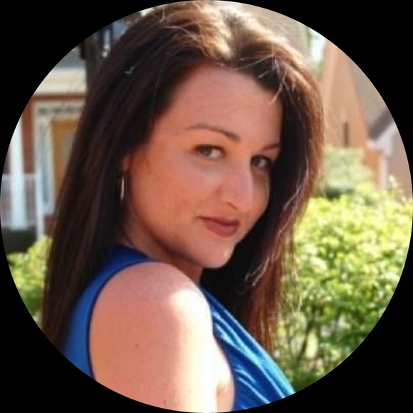 Profile Picture of Suzanne Sasser (@suzannegsasser) on Poshmark