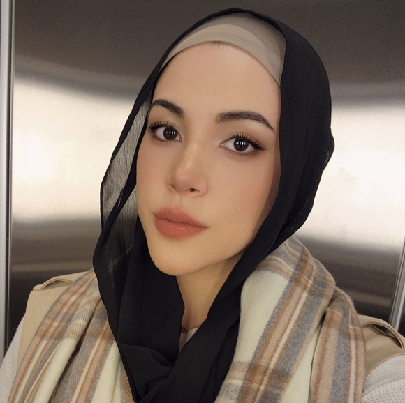 Profile Picture of Rachel Mitrache (@rachelmitrache) on Poshmark