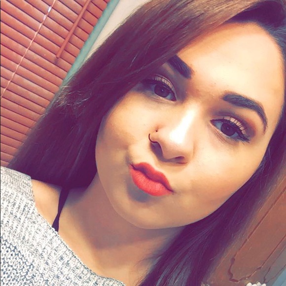 Profile Picture of Savannah Rain (@savannah4991) on Poshmark
