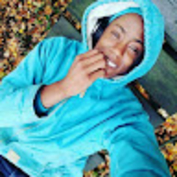 Laniesha Giauque - Poshmark Profile Picture of Laniesha Giauque (@lanieshagiauque) on Poshmark