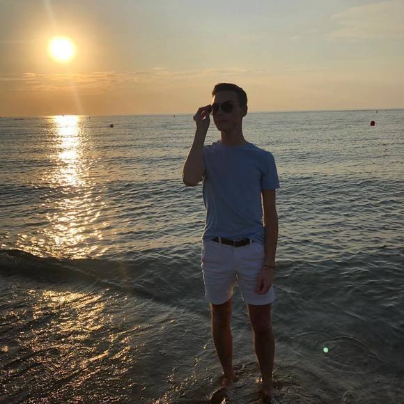 Profile Picture of Drew Kiefer (@drewkiefer) on Poshmark