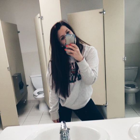 Profile Picture of Molly Sletten (@mollysletten) on Poshmark