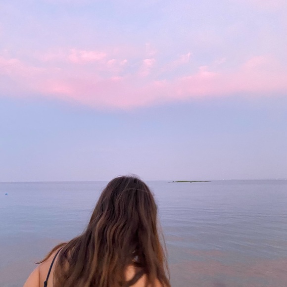 Profile Picture of Mia 🍃 Tomanelli (@miatoman12) on Poshmark