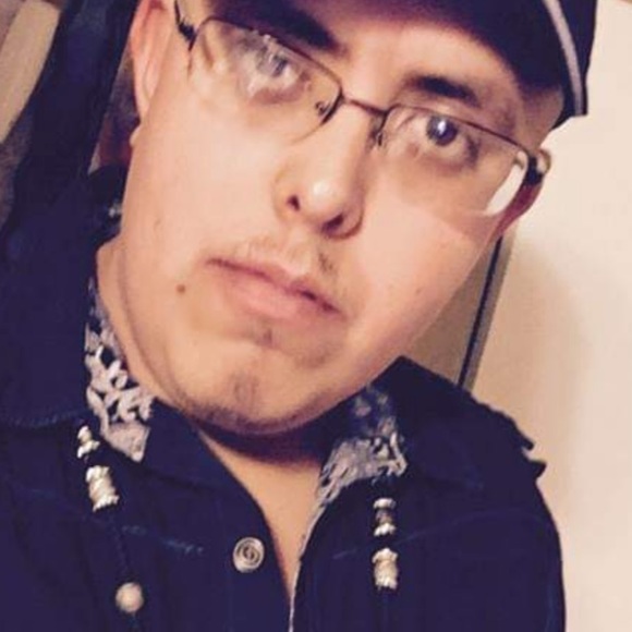 Profile Picture of Alex Ort (@alexort) on Poshmark