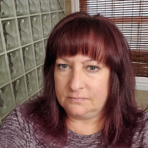 Profile Picture of Kim Stankiewicz (@kaspurple) on Poshmark