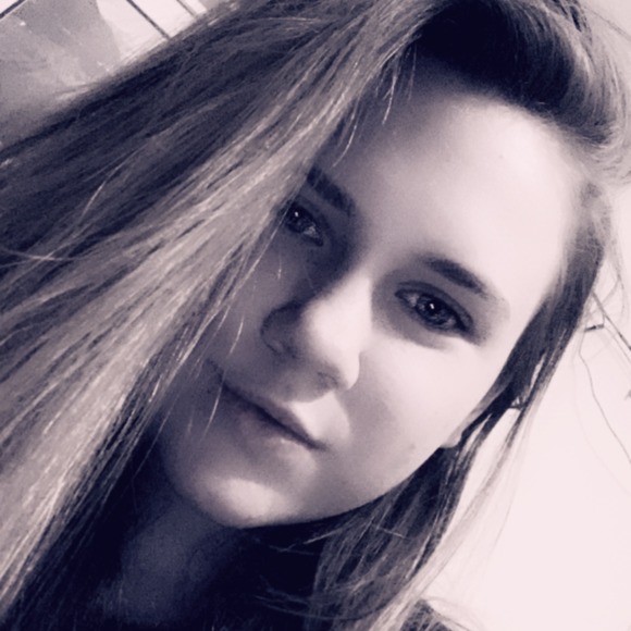 Profile Picture of Teresa Hoerter (@teresahoerter) on Poshmark