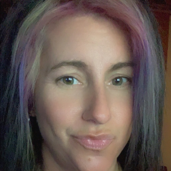 Profile Picture of Amy Doppenberg (@amydoppenberg) on Poshmark