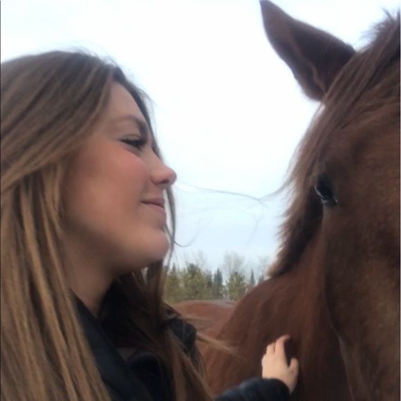 Profile Picture of Ella Decaster (@elladecaster) on Poshmark