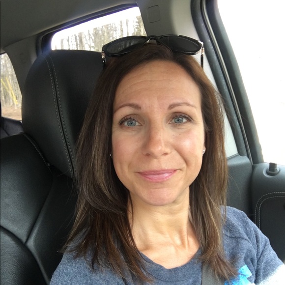 Profile Picture of Lanna Kaupp (@gabrinaliv) on Poshmark