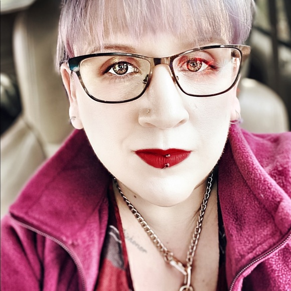 Profile Picture of Amanda Steigerwalt (@rexxxy82) on Poshmark