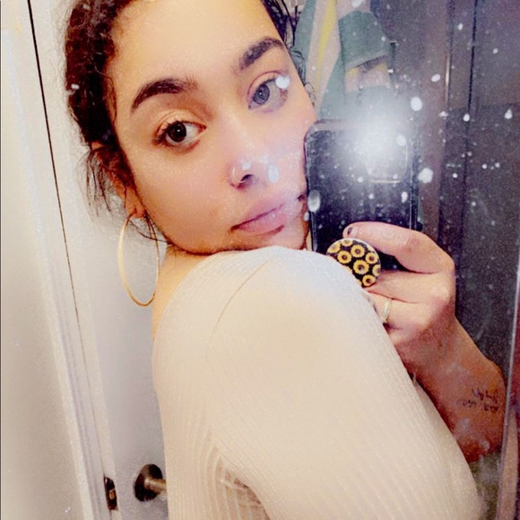 Profile Picture of Breanna Dacosta (@brebabyy19) on Poshmark