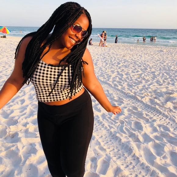 Profile Picture of Selena Roberts (@selrob1) on Poshmark