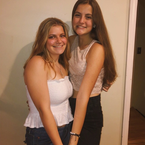 Profile Picture of Anne Davey (@anned313) on Poshmark