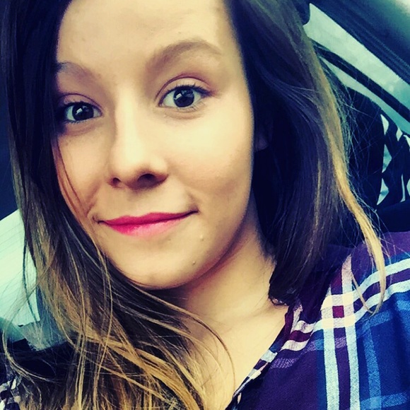 Profile Picture of Ashley Gransden (@ashbash723) on Poshmark