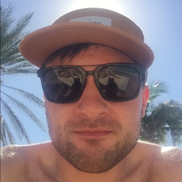 Profile Picture of Peter Cahill (@captaincahill8) on Poshmark