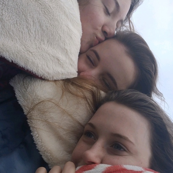 Profile Picture of Carmen Stacie (@stacie_910) on Poshmark