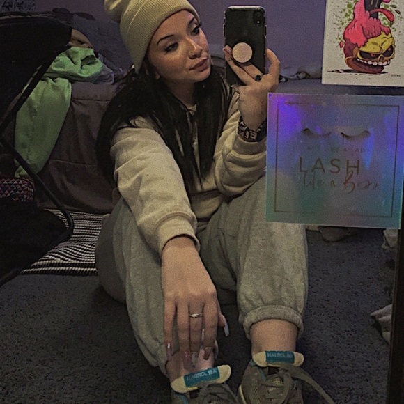 Profile Picture of Shayna Hicks (@shayshay0530) on Poshmark