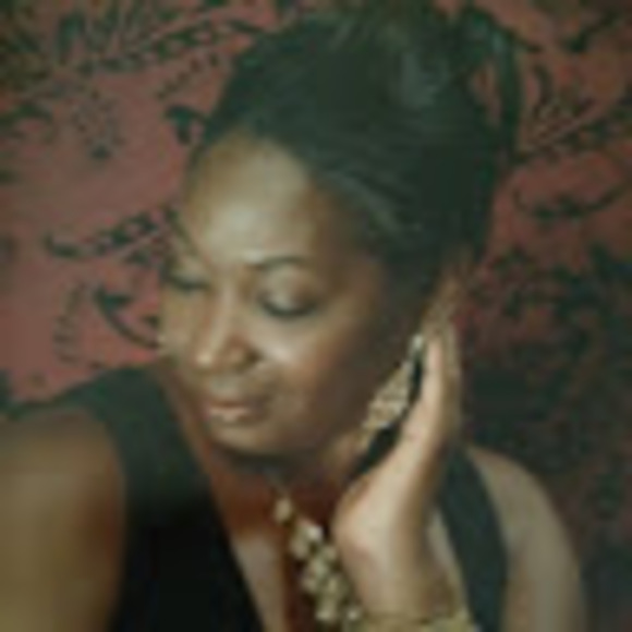 Profile Picture of Carlotta Kimble (@carlottakimble) on Poshmark