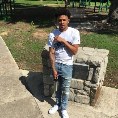 Profile Picture of Kelly McFarland (@TooMuchSauce_1) on Twitter