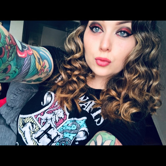 Profile Picture of Amy Yaple (@amyazingg823) on Poshmark