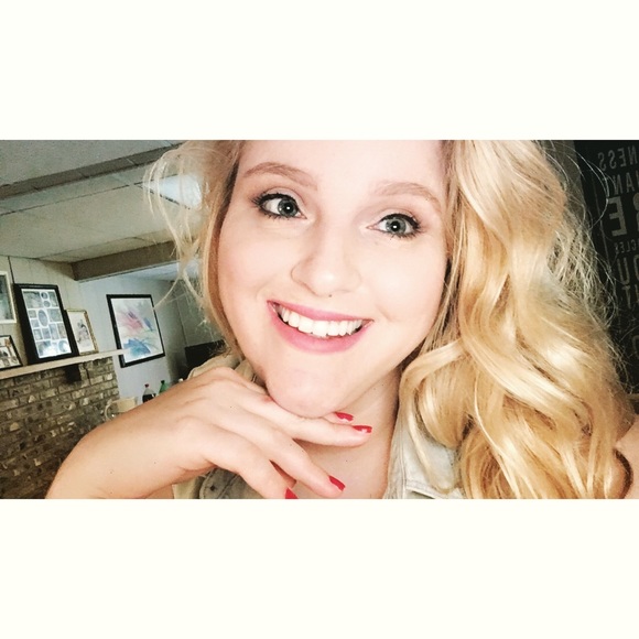 Profile Picture of Danielle Milantoni (@dani1515) on Poshmark