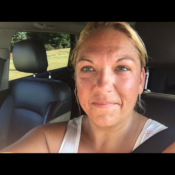 Profile Picture of Sarah Strohbeck (@sstrohbeck123) on Poshmark