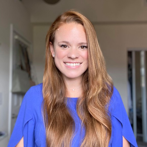 Profile Picture of Ann Epifanio (@annolin) on Poshmark