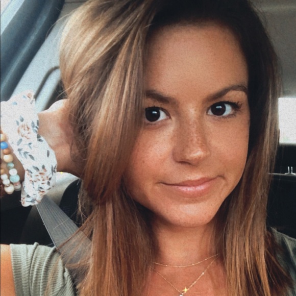 Profile Picture of Christie Ingalls (@christieee01) on Poshmark