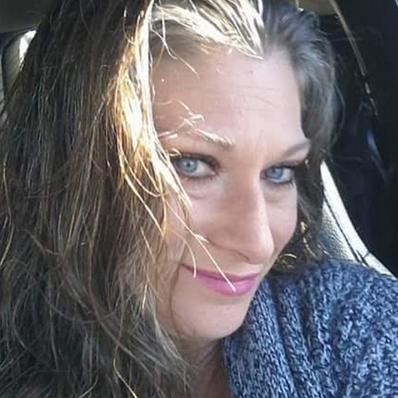 Profile Picture of Garie Slosson (@garieslosson) on Poshmark