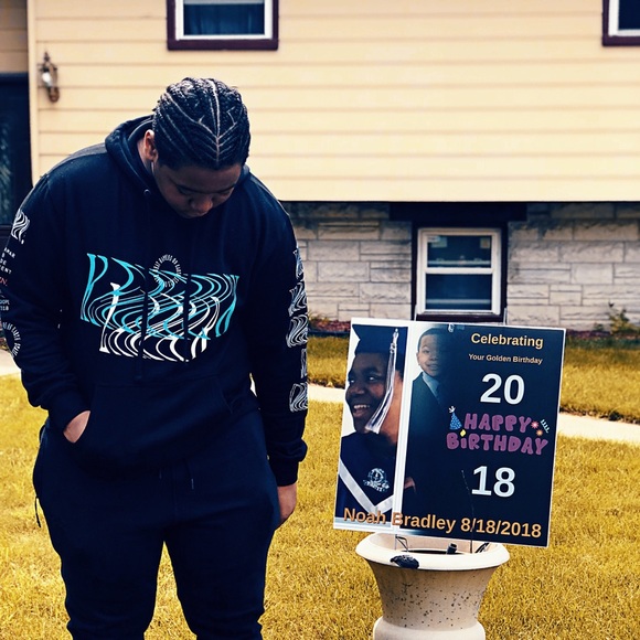 Noah Bradley - Poshmark Profile Picture of Noah Bradley (@nbradley4) on Poshmark