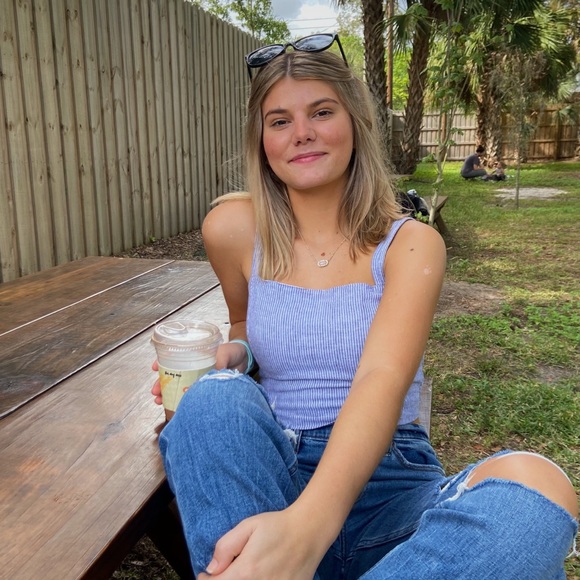 Profile Picture of Jessi Kuehler (@jessikuehler) on Poshmark