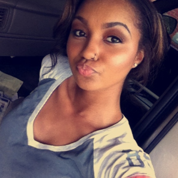 Profile Picture of Sherron Thomas (@sherronvirgie) on Poshmark