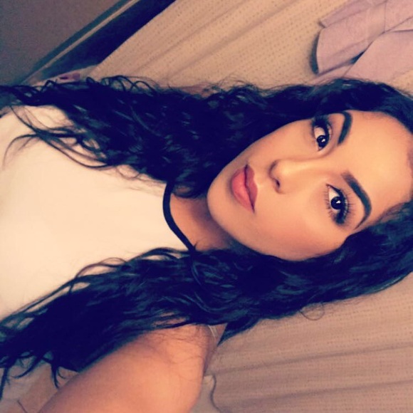 Profile Picture of Lorena Zepeda (@zlorena1997) on Poshmark
