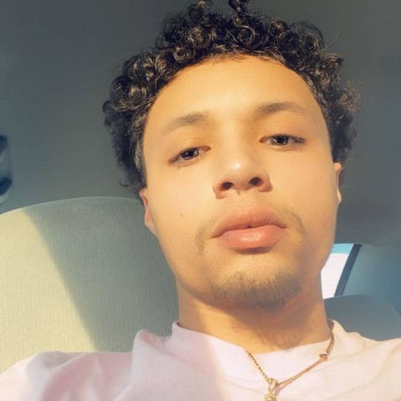 Darius Porter - Poshmark Profile Picture of Darius Porter (@dporter13) on Poshmark