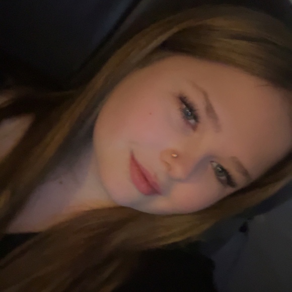 Profile Picture of Sarah Sapone (@sarahjade0702) on Poshmark