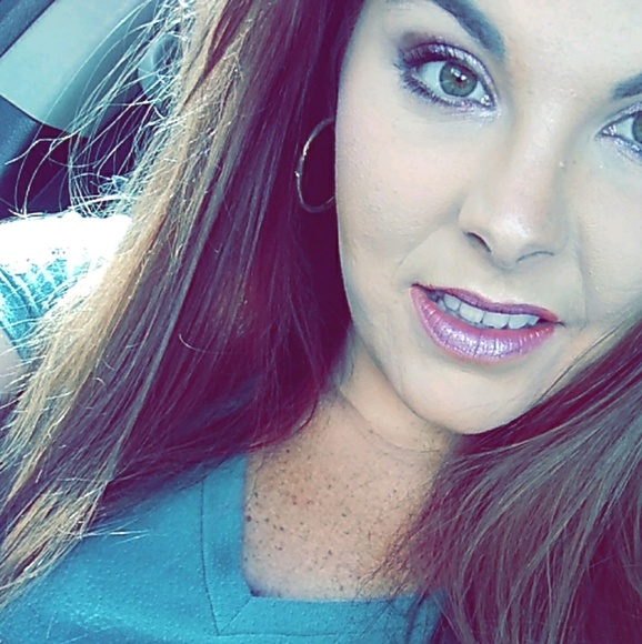 Profile Picture of Mary Aloise (@maloise18) on Poshmark