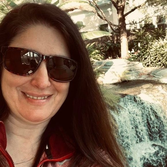 Profile Picture of Stephanie Spaulding (@stephie1225) on Poshmark